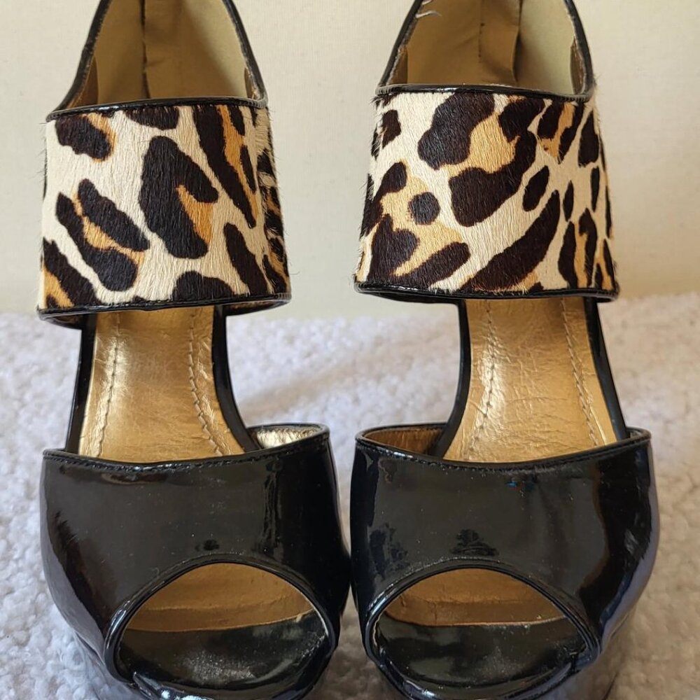 BCBG GENUINE CALF-HAIR BLACK PATENT LEATHER PUMPS - SIZE 6.5 - LNWOT